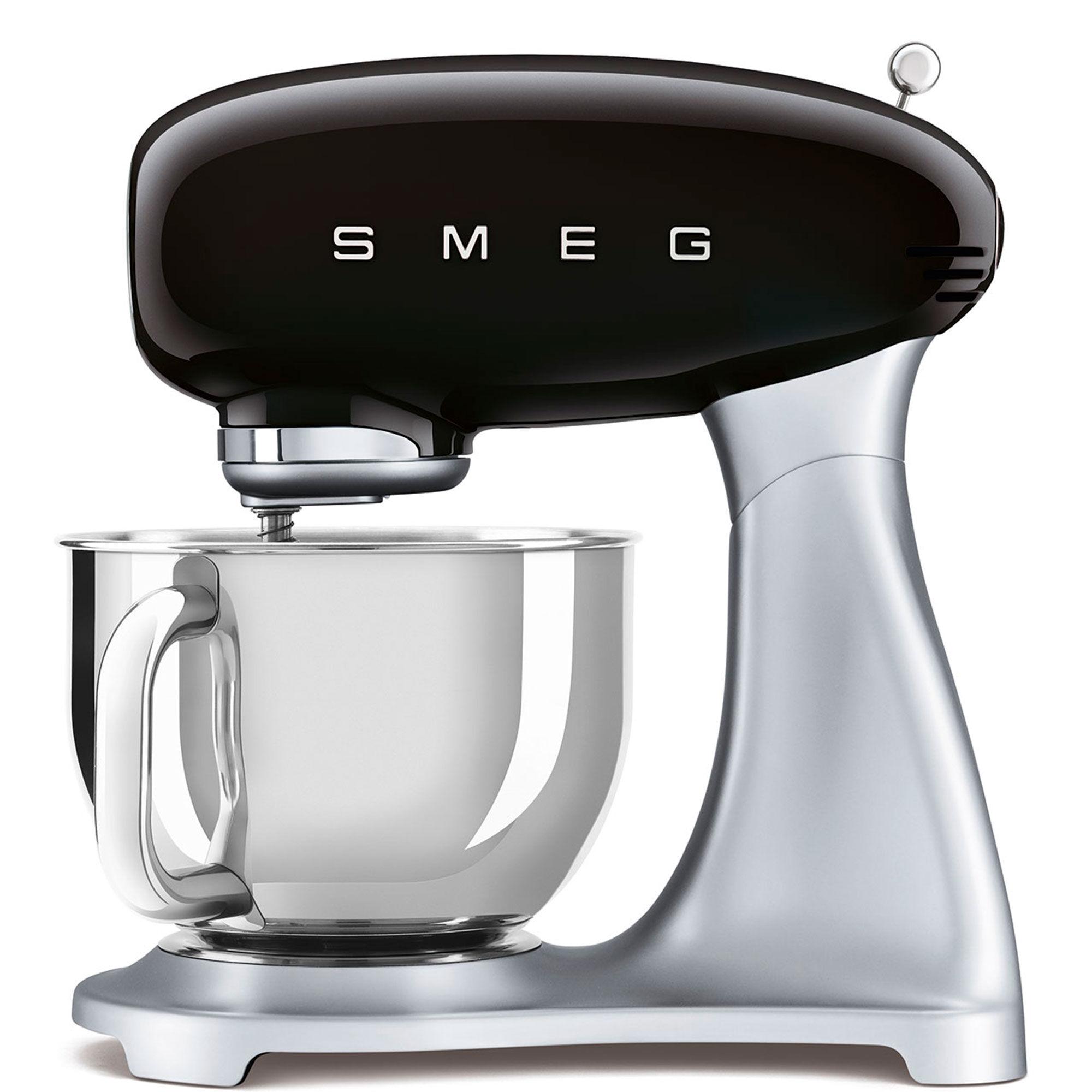 Smeg SMF04 kjøkkenmaskin i sort med 800 W motor og 4,8 liters bolle