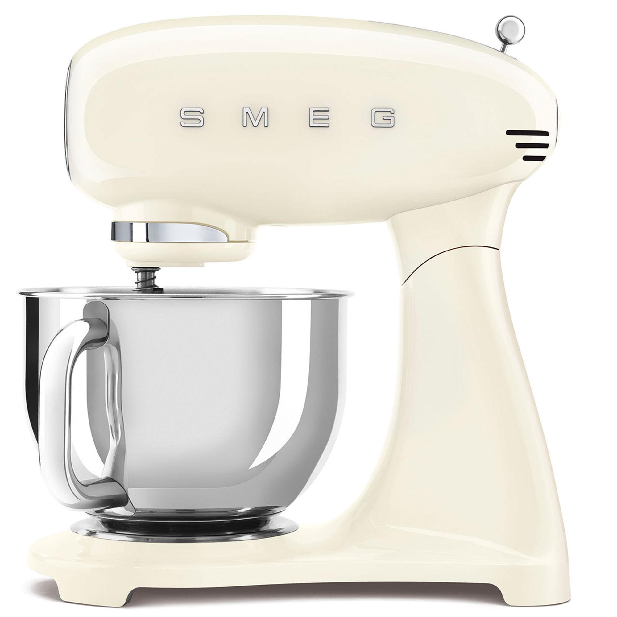 Smeg SMF05 kjøkkenmaskin i cremefarge med retro 50-tallsdesign